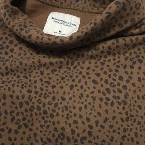 Abercrombie & Fitch Turtleneck in Brown Animal Print Size Medium